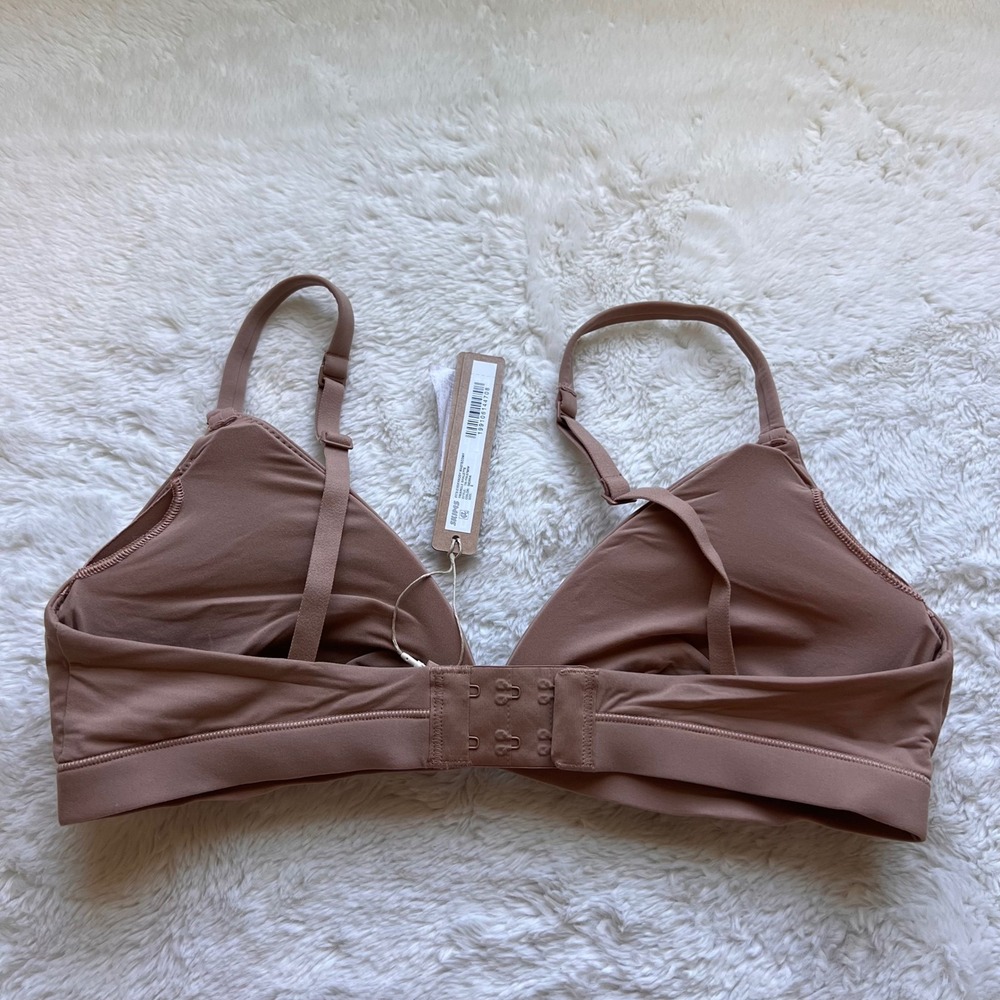 Skims Fits Everybody Mastectomy Triangle Bralette Sienna TR-TRI-5790W Small NWT - Picture 5 of 12